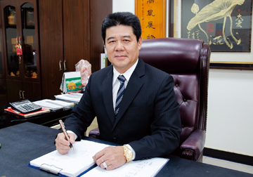 義展機械股份有限公司 性能 品質 服務 黃世賢 全程客製化 以極致創優勢產品圖